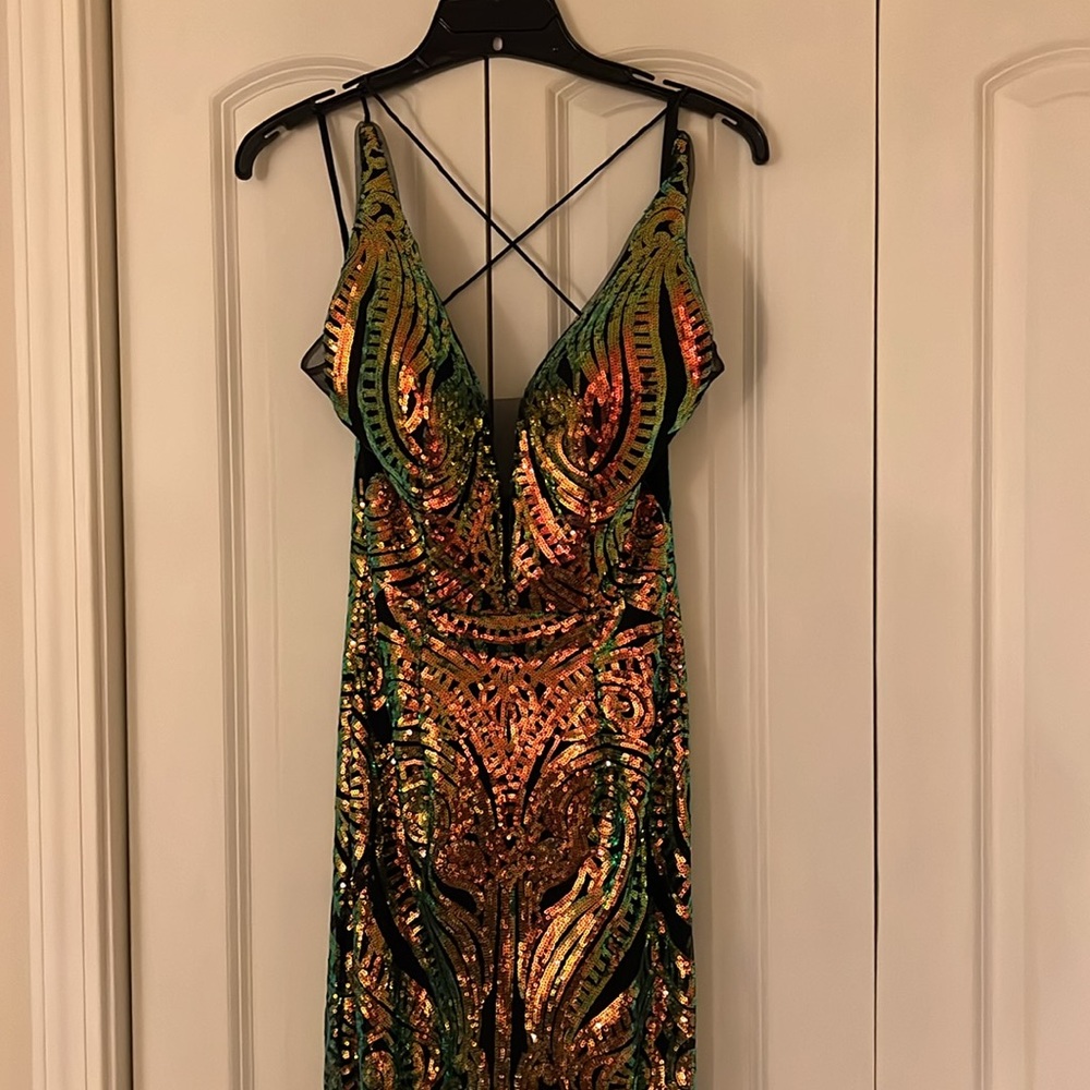 David’s Bridal iridescent sequin brocade illusion plunge dress - Picture 7 of 15